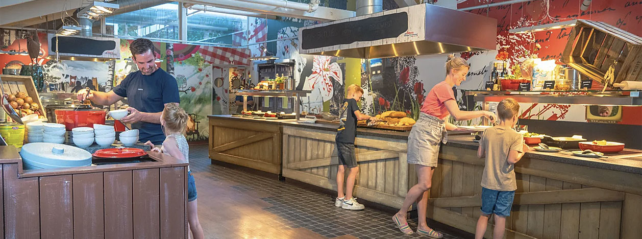 © landal.nl - Het Family Buffet Restaurant is nu nog sneller volgeboekt en voelt op meer momenten drukker aan.